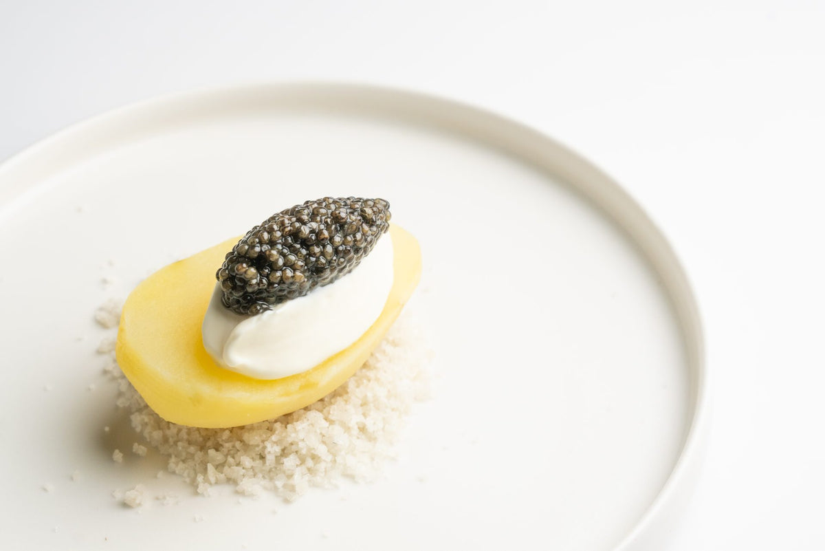RECETTES D'ENTRÉES APHRODISIAQUES: LES BOUCHÉES DÉFENDUES, POMMES DE TERRE SUR SON LIT DE CAVIAR APHRODITE